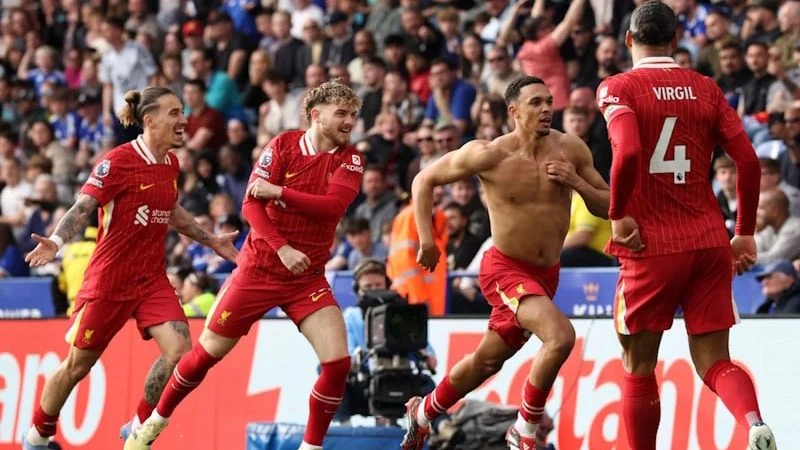 FIFA官方：C罗因直红被禁赛3场，剩余两场被缓期一年执行